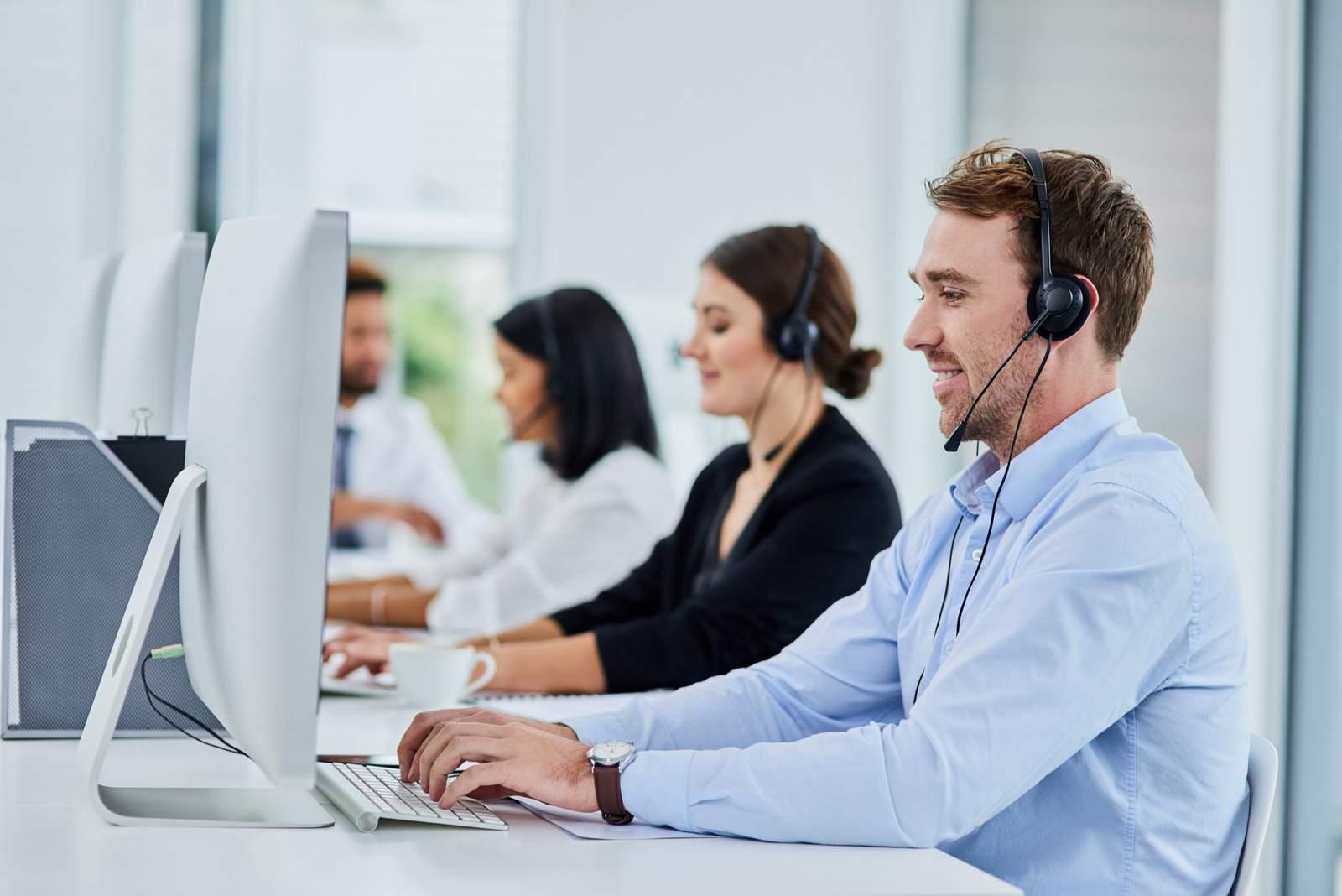 Evaluating Customer Support and Reliability of Leading Hosting Providers